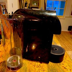 Nespresso Coffee Maker- Great Condition!